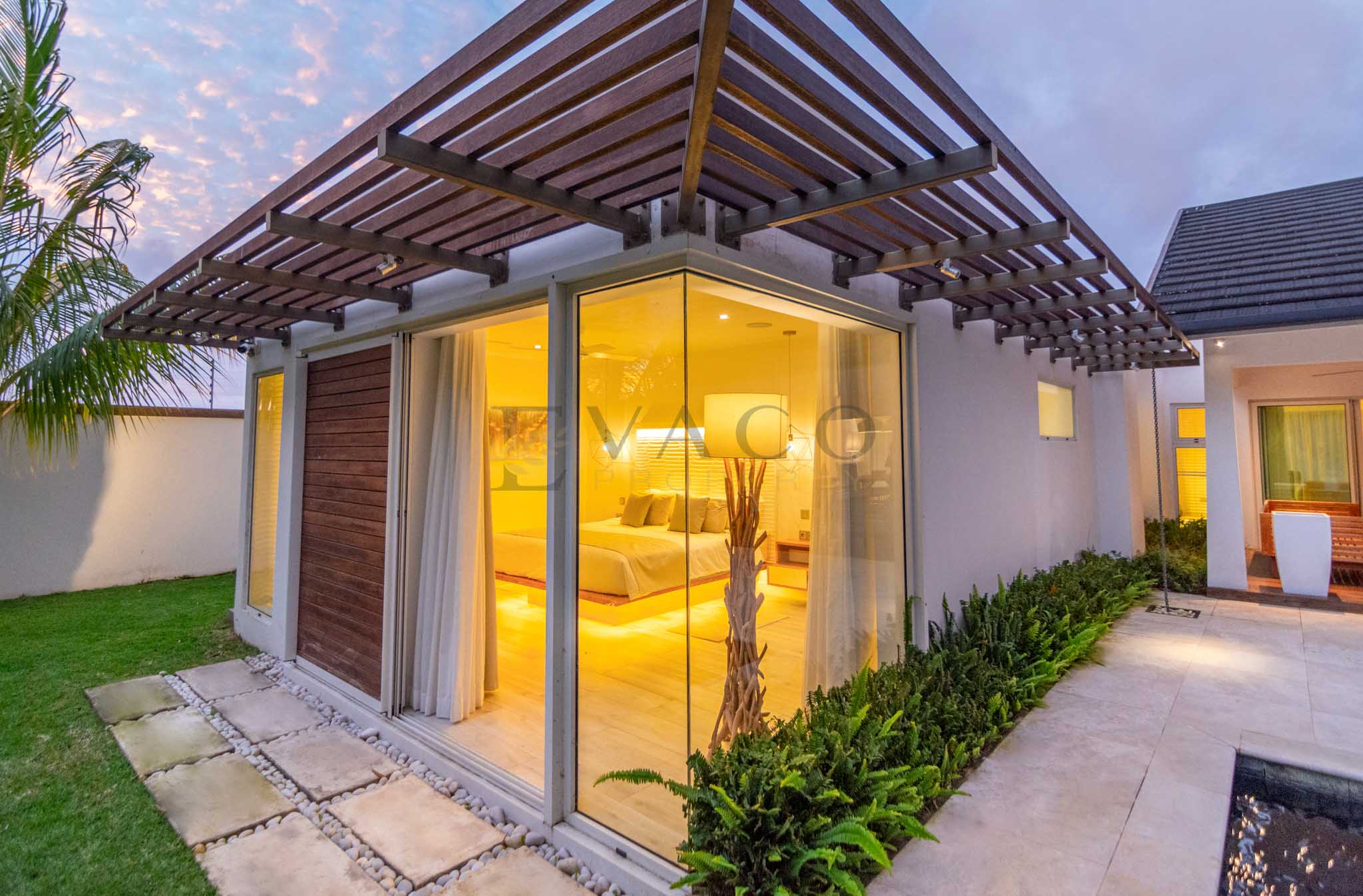 CDL II J22 master bedroom garden night