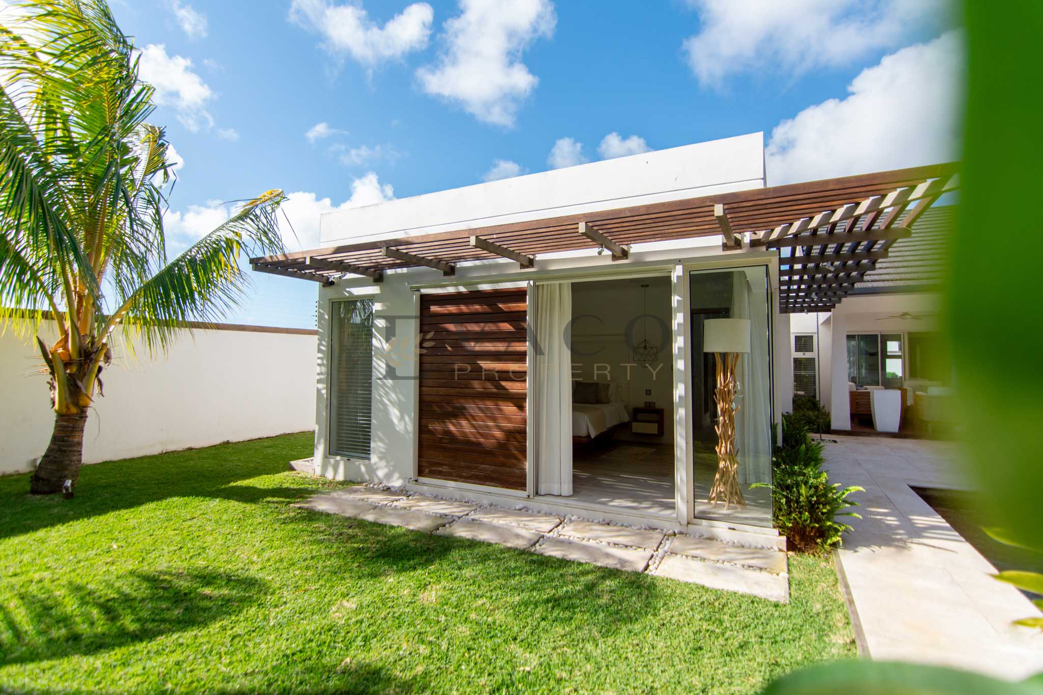 CDL II J22 master bedroom garden