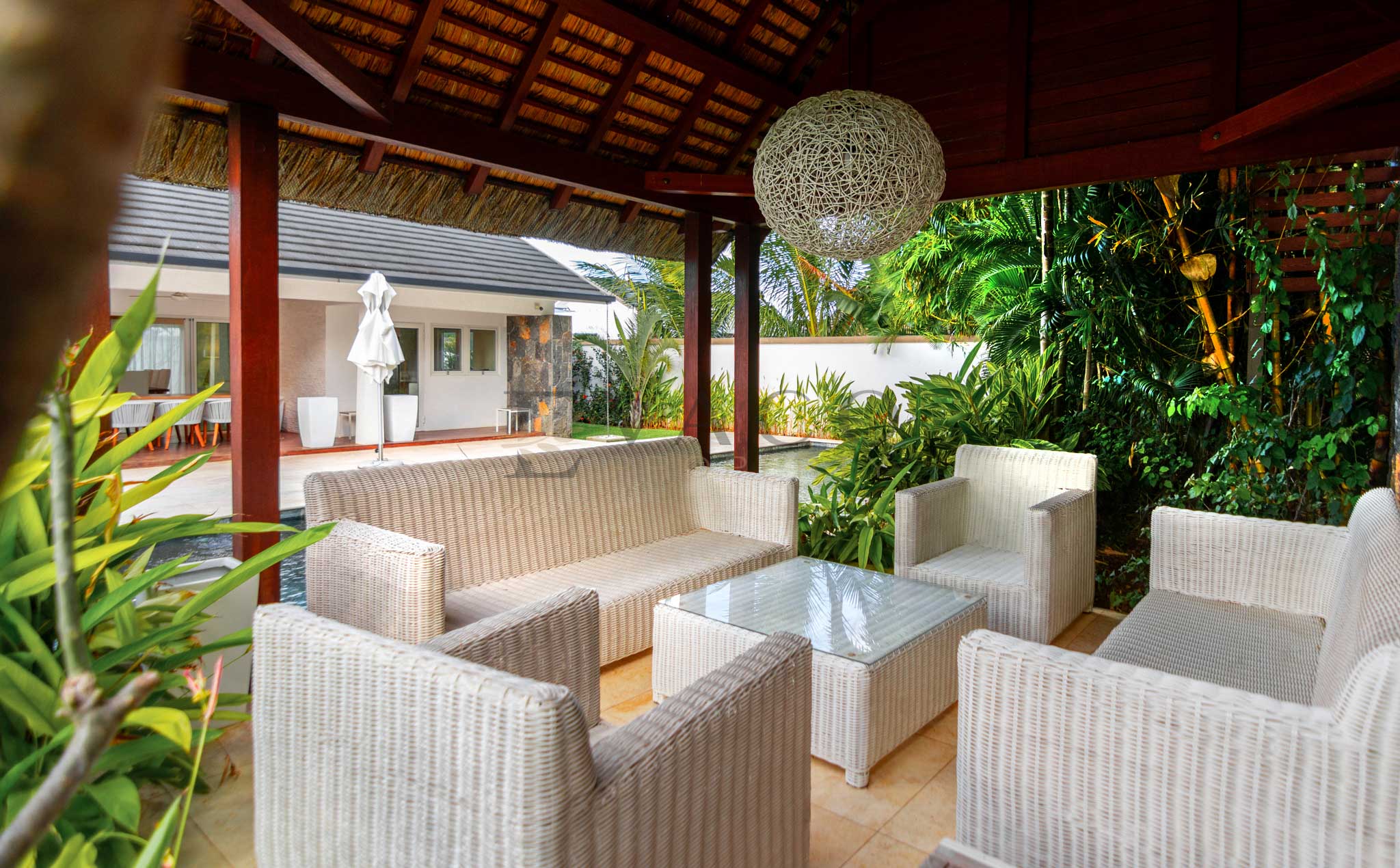 CDL II J22 pool terrace