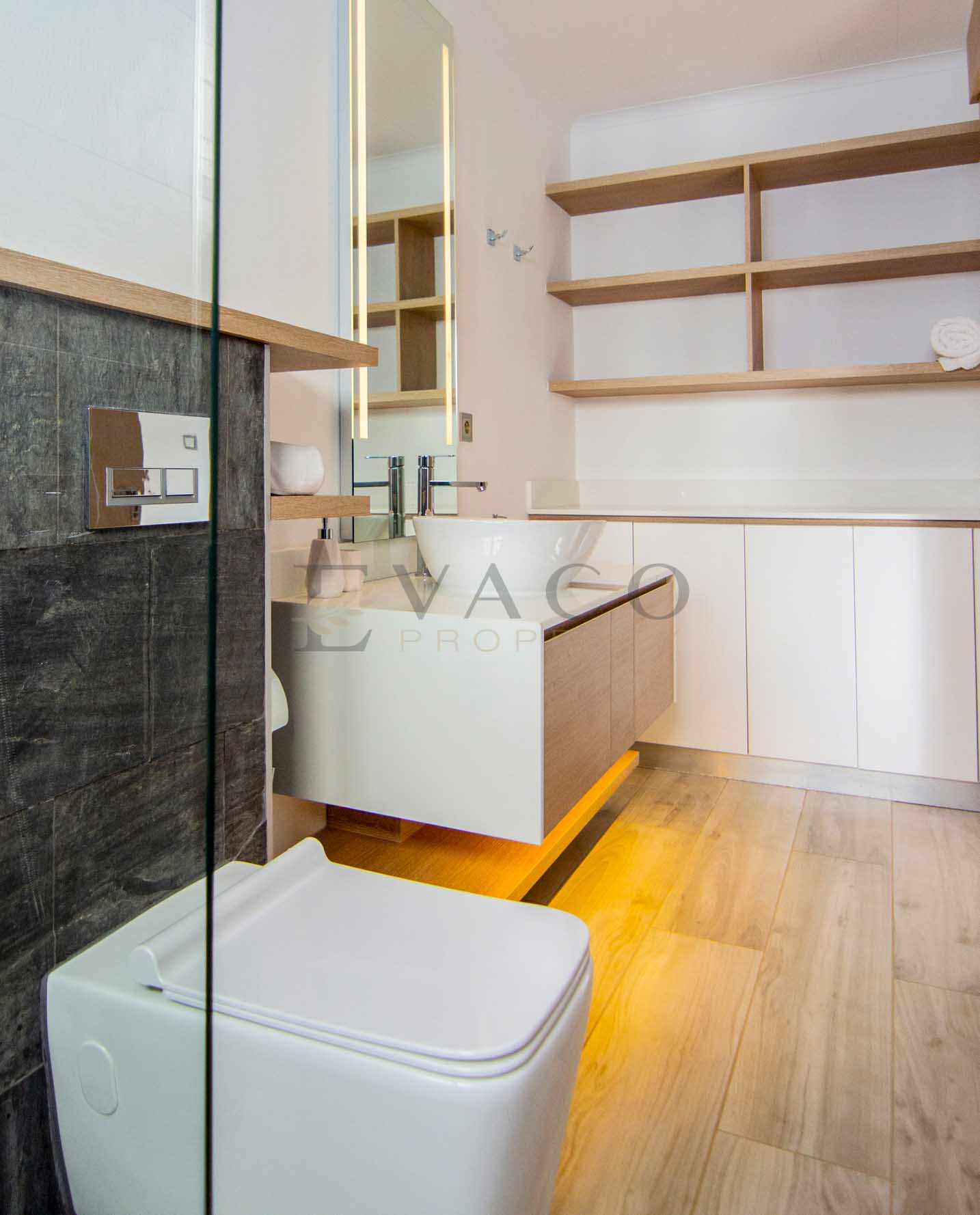 CDL II J22 secondary bathroom wide