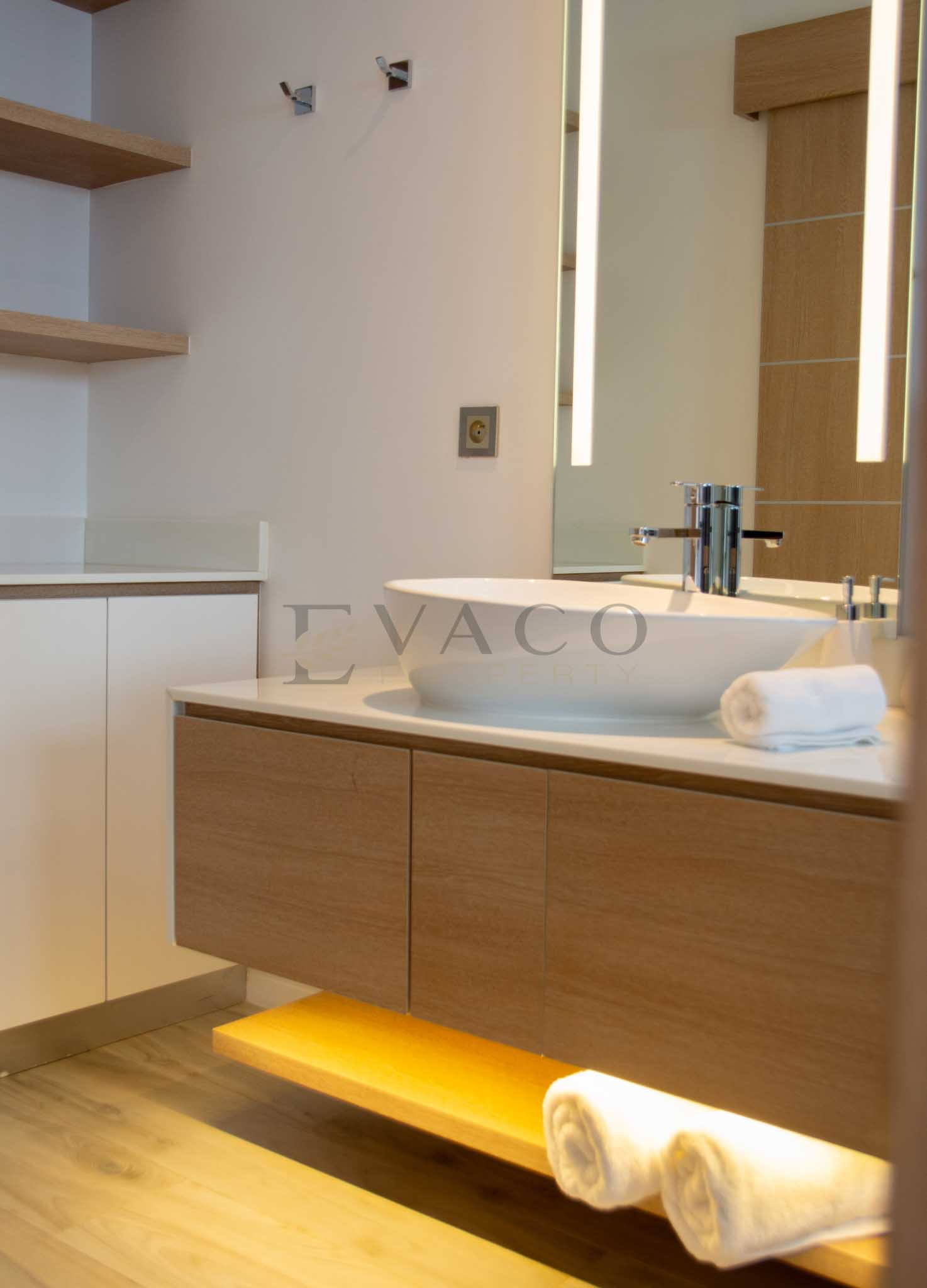 CDL II J22 secondary bathroom