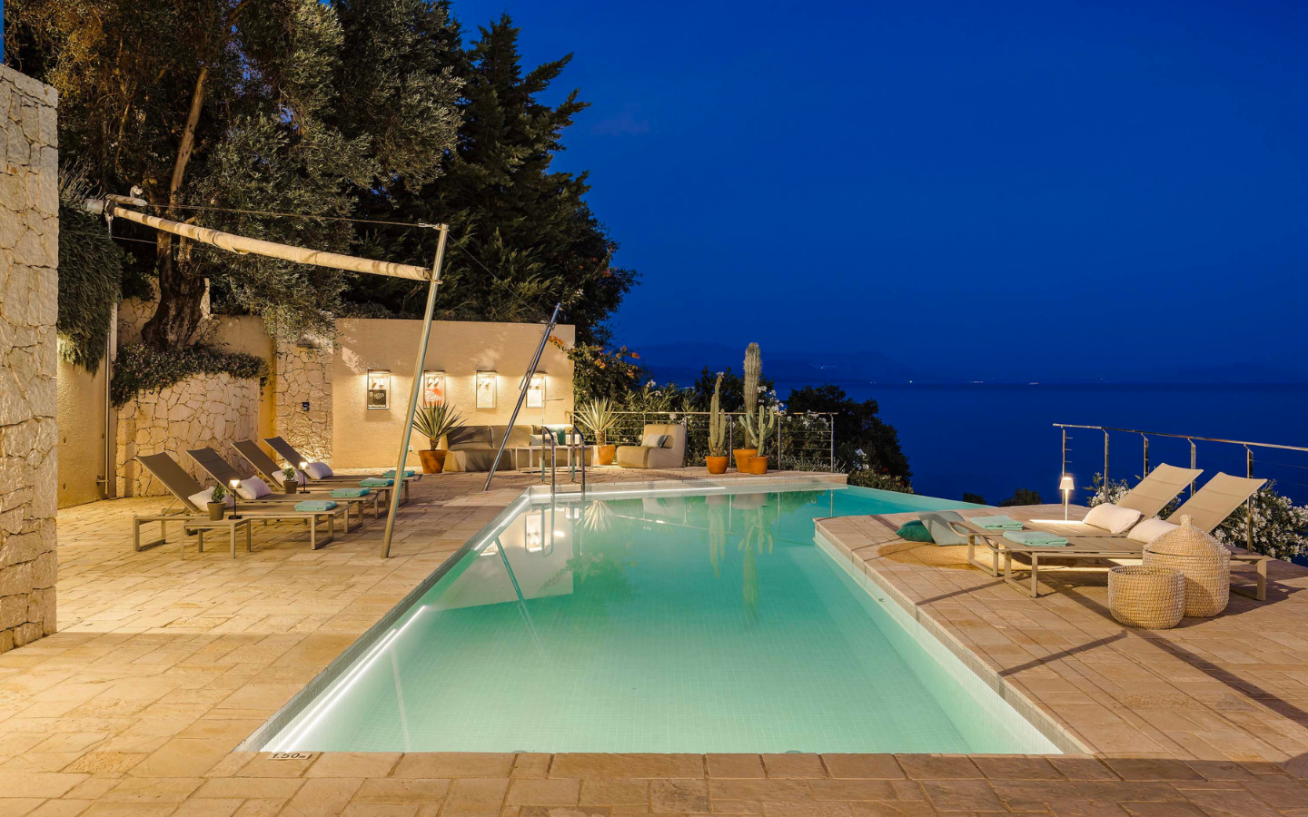 Ile-de-Corfou-Grece-villa-de-luxe-15 Île de Corfou, Grèce — Villa de luxe avec plage privée et vue mer
