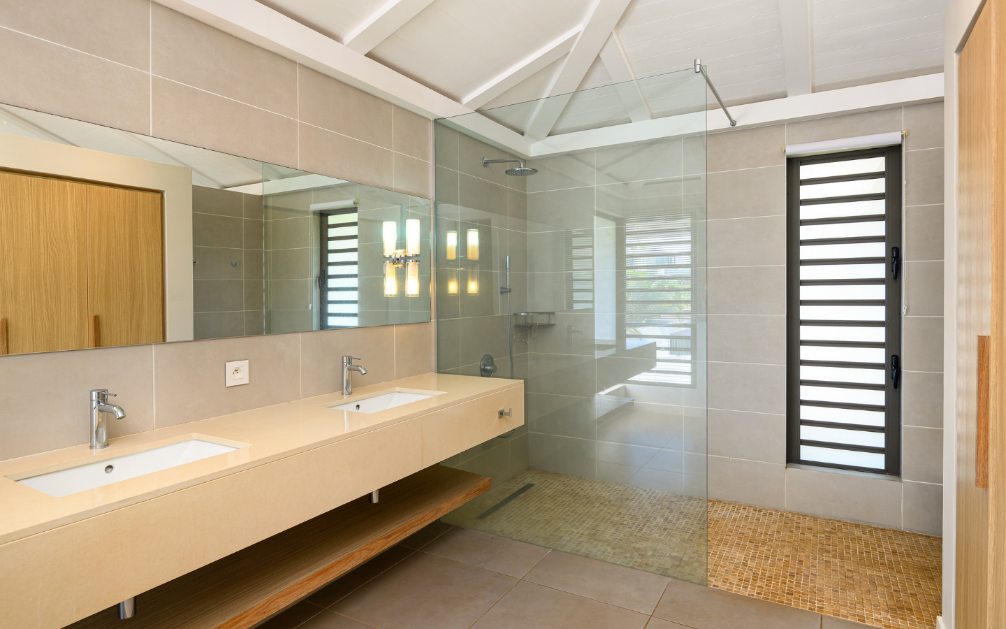 Roches Noires Île Maurice Azuri Villa (7) Villa 4 chambres en front de mer avec piscine privée à Roches Noires, Île Maurice
