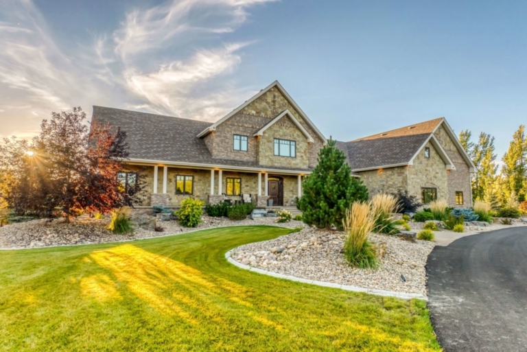 Superbe maison en pierre sur plusieurs niveaux à vendre Alberta Canada