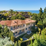 Domaine de luxe à flanc de colline Vue imprenable sur l'océan Californien