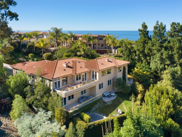 Domaine de luxe à flanc de colline Vue imprenable sur l'océan Californien