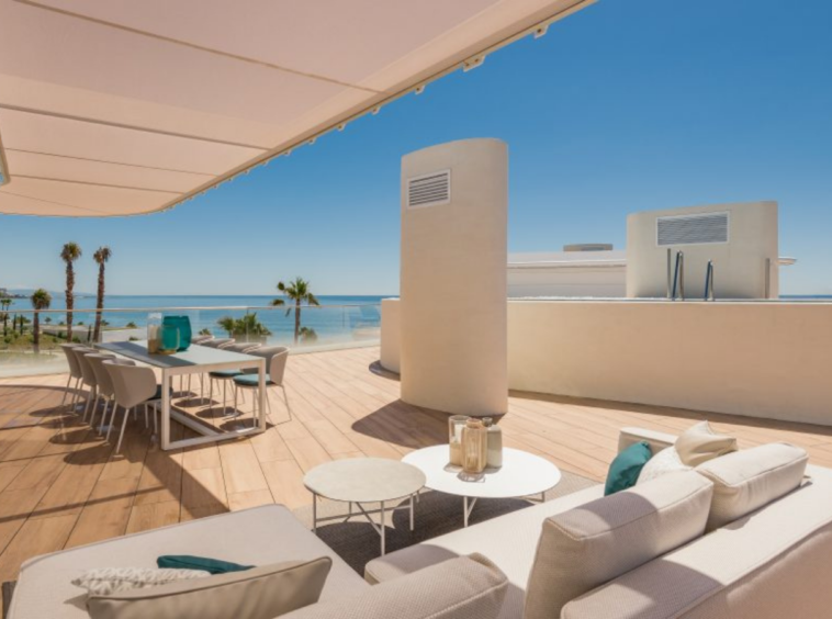 PENTHOUSE AVEC PISCINE PRIVÉE VUE MÉDITERRANÉE À VENDRE