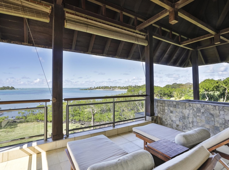 Superbe appartement en front de mer - vue sur le lagon et l’île aux Cerfs - l'adamante- île Maurice