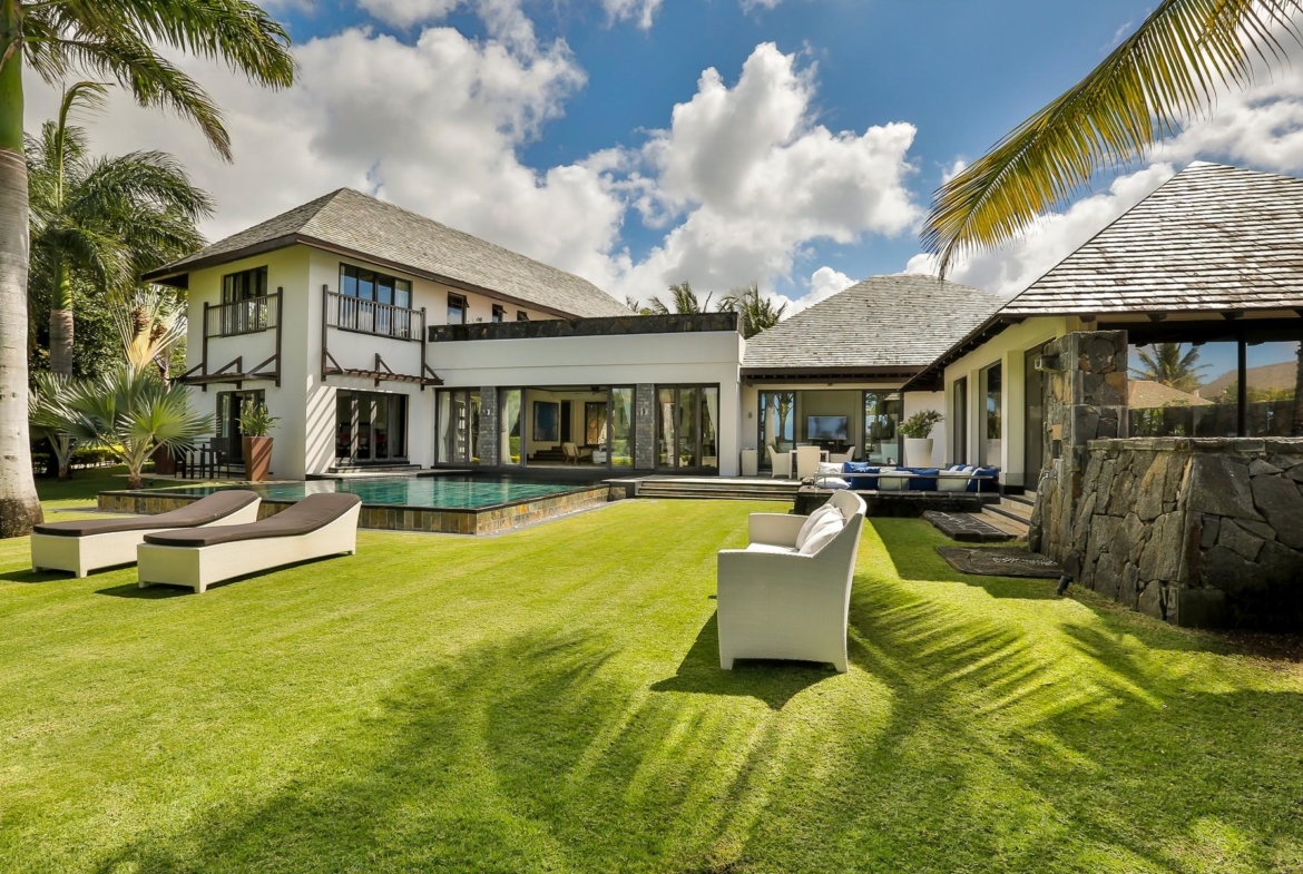 Superbe villa de 460 m2 Magnifique jardin paysager Vue sur la mer- île Maurice