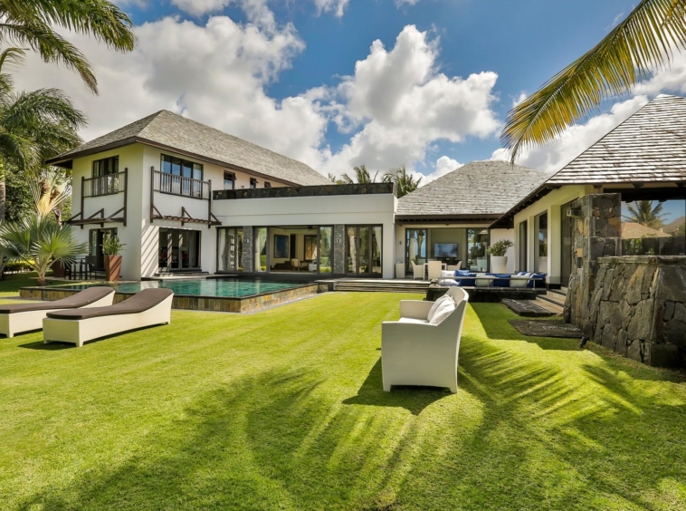 Superbe villa de 460 m2 Magnifique jardin paysager Vue sur la mer- île Maurice