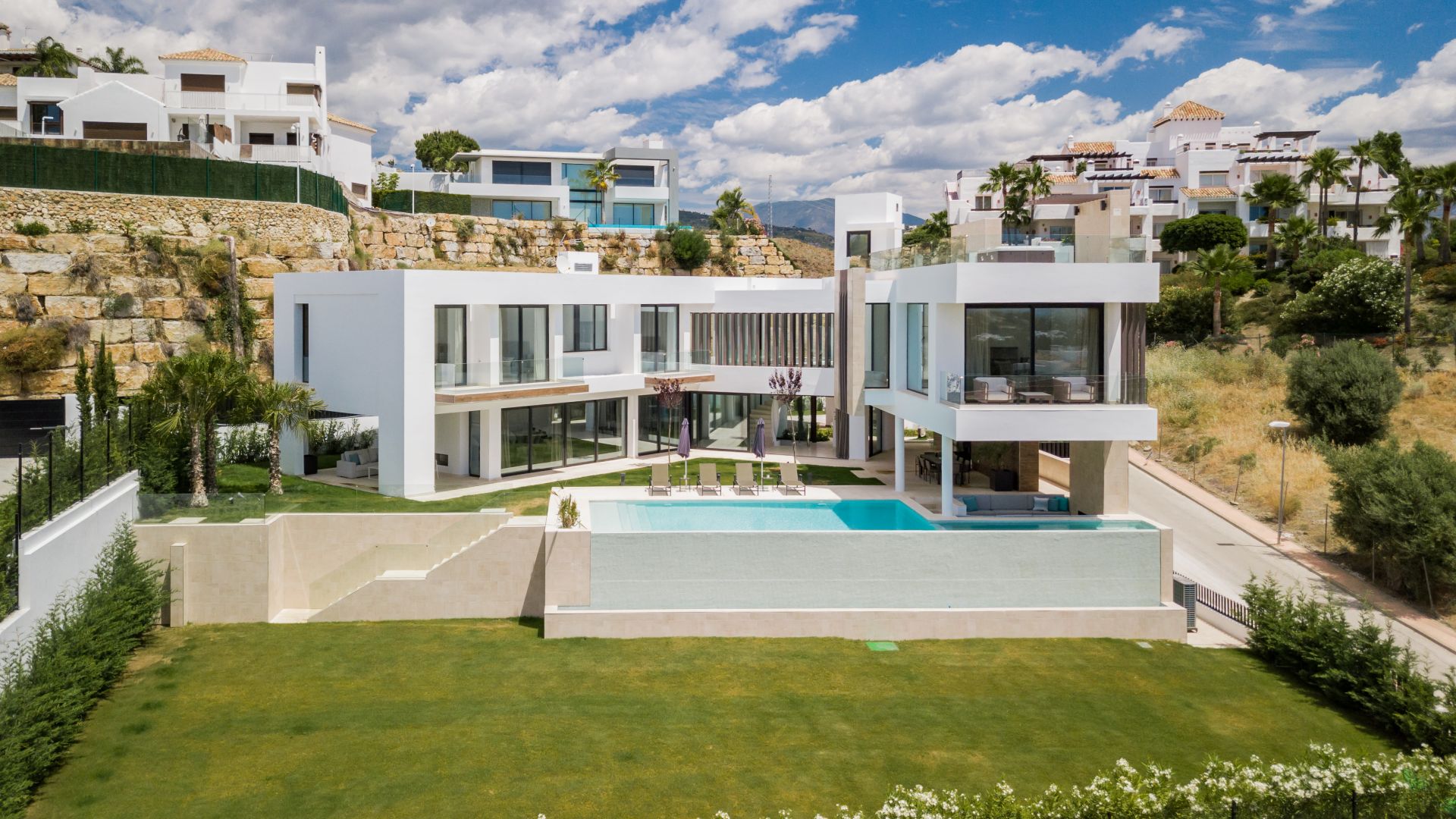 Une villa contemporaine ultra moderne récemment achevée - Benahavis - Malaga - Espagne