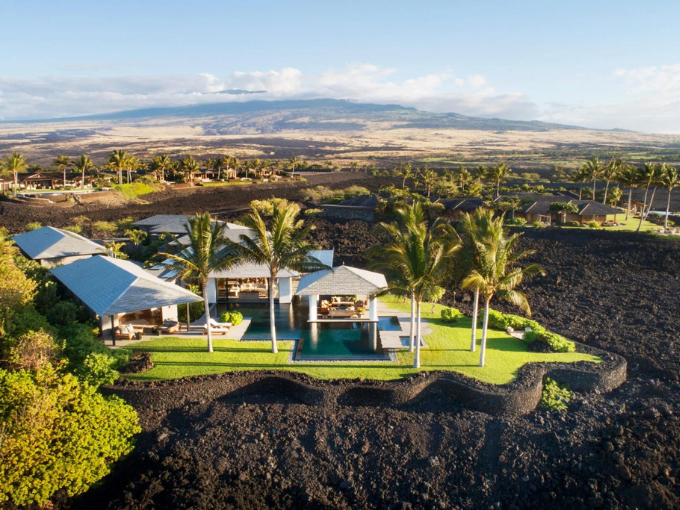 Villa hawaïenne de De Reus Architects au sommet d'une coulée de lave cristallisée