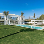 Villa Contemporaine de Luxe avec Spa et Piscine à Casasola, Guadalmina Baja