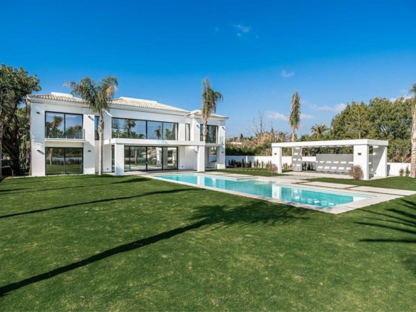 Villa Contemporaine de Luxe avec Spa et Piscine à Casasola, Guadalmina Baja