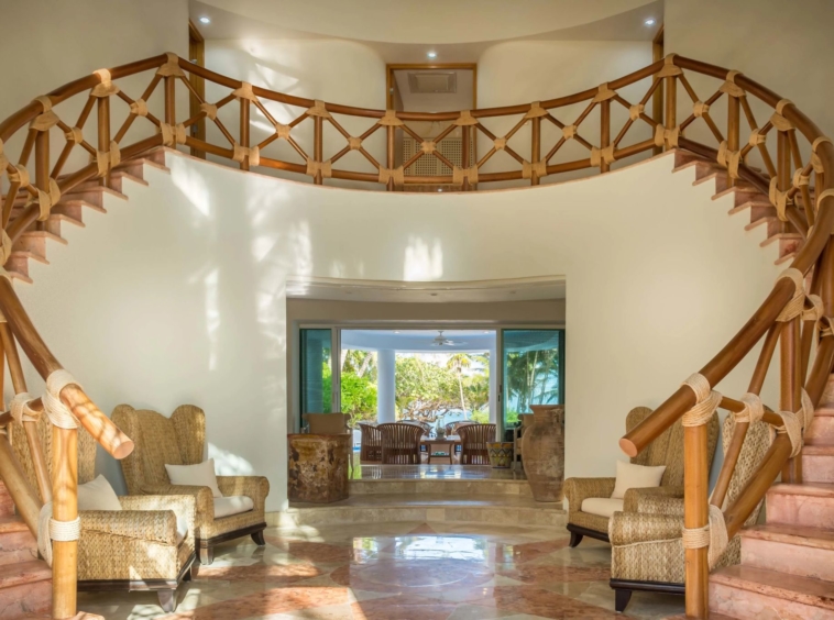 Villa mexicaine bordée de palmiers vous emmène sur votre plage de sable blanc - Mexique