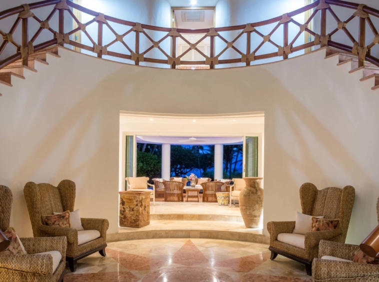 Villa mexicaine bordée de palmiers vous emmène sur votre plage de sable blanc - Mexique