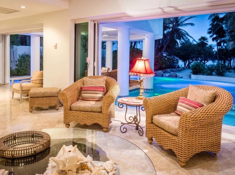 Villa mexicaine bordée de palmiers vous emmène sur votre plage de sable blanc - Mexique